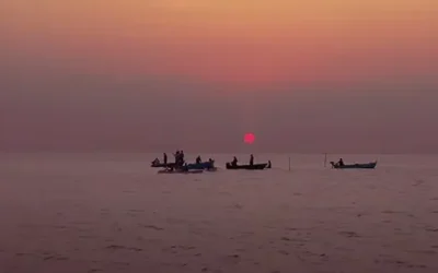 Pesca al tramonto alle Maldive