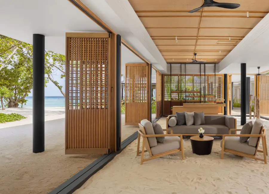 Lounge aperta sulla spiaggia