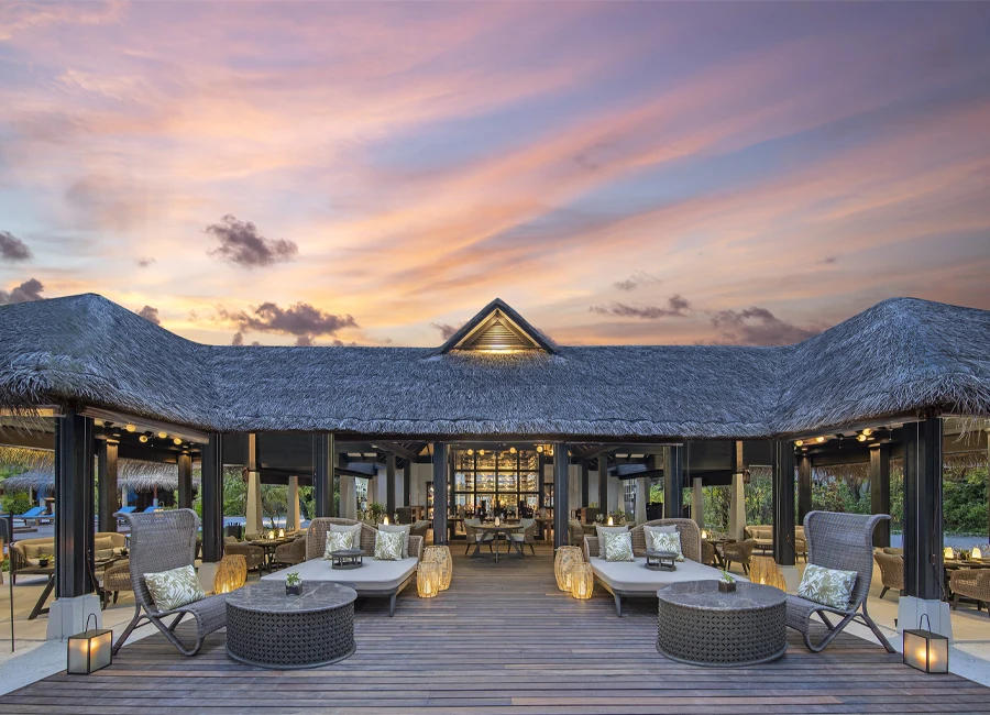 The Living Room di Naladhu al tramonto