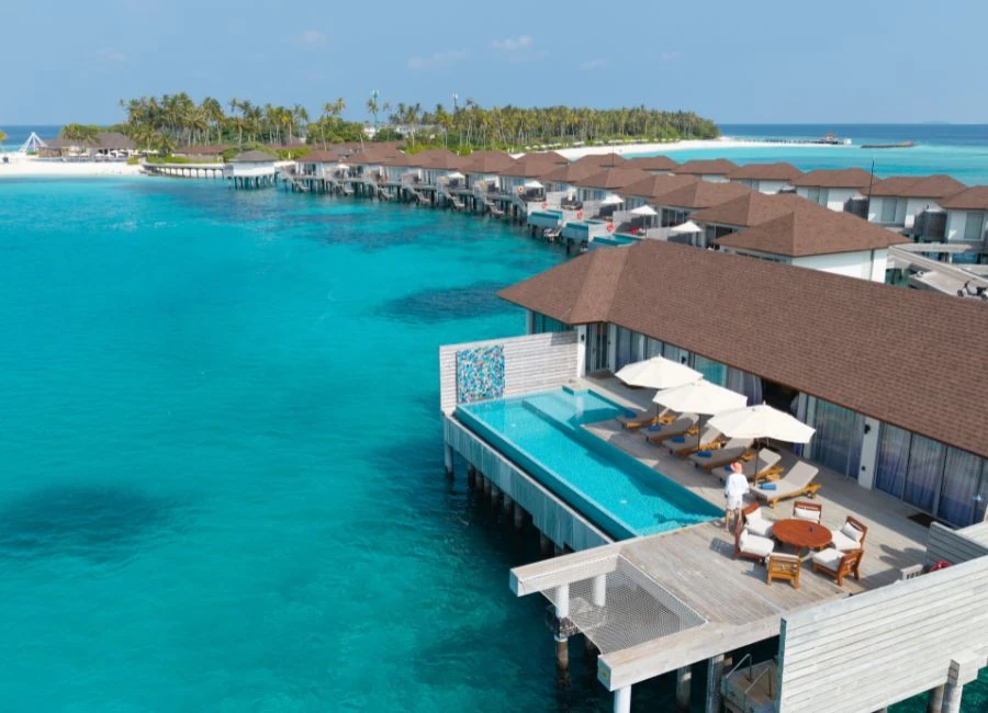 Overwater Villa con piscina privata ad Avani+ Fares Maldives