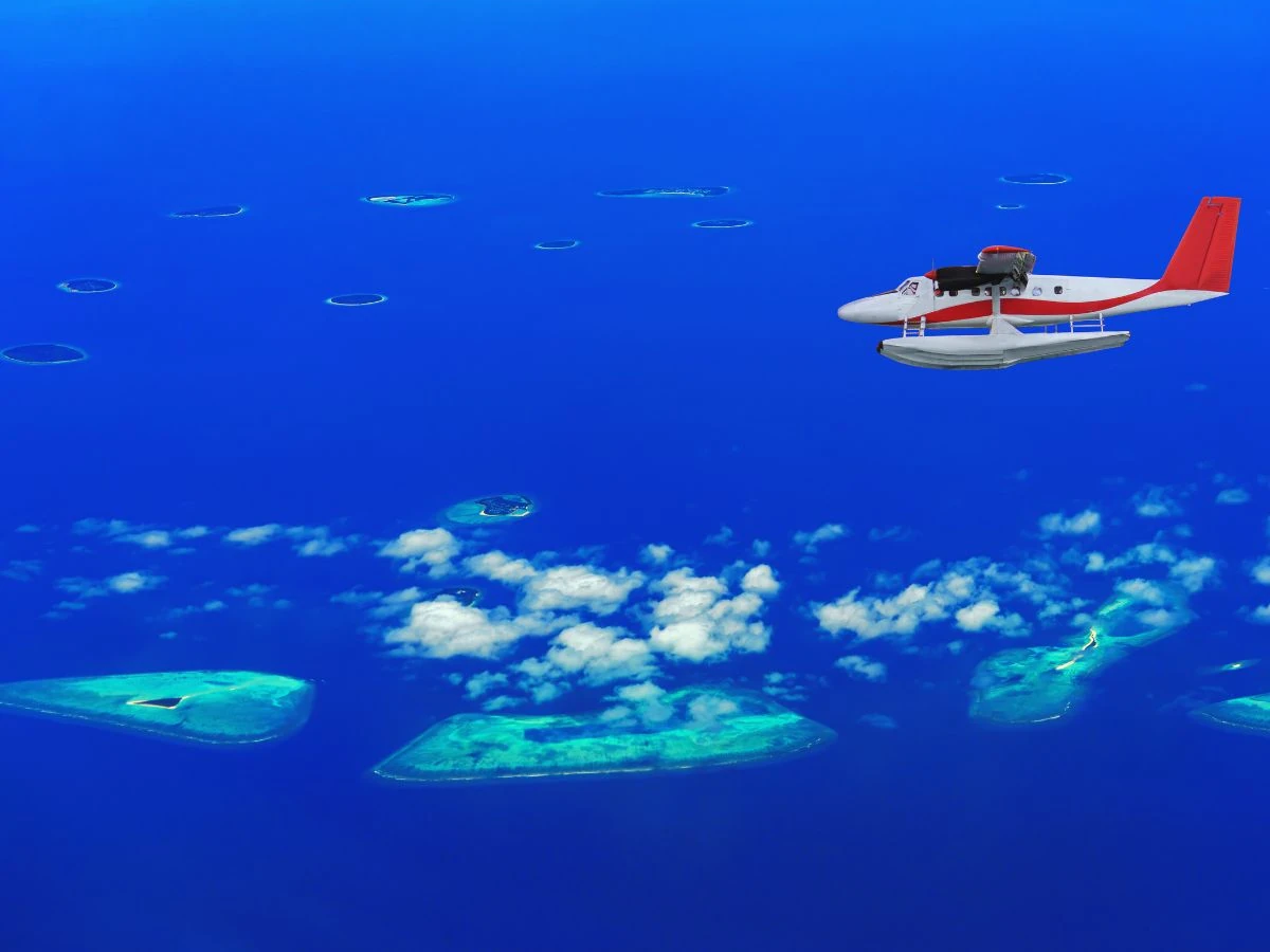 Idrovolante in volo sopra gli atolli delle Maldive